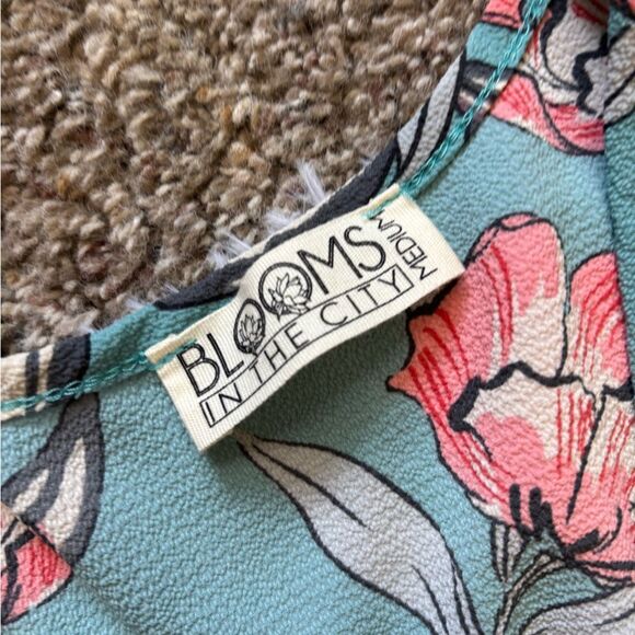Blooms in the City Shorts Romper‎ Floral Blue Womens Size Medium - Picture 8 of 8